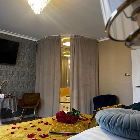 Gold Apartments Jacuzzi Room Czestochowa Room photo