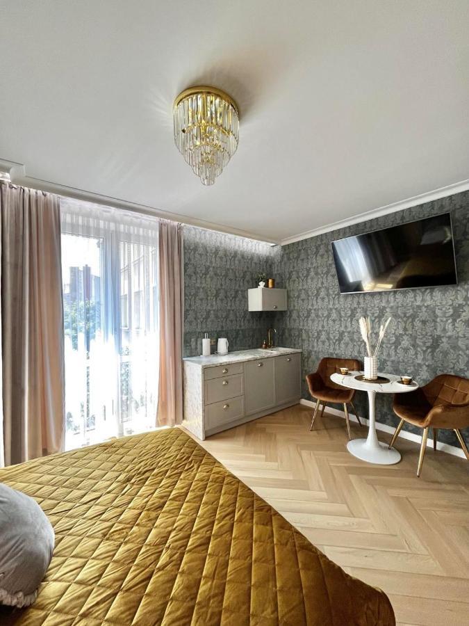 Gold Apartments Jacuzzi Room Czestochowa Exterior photo