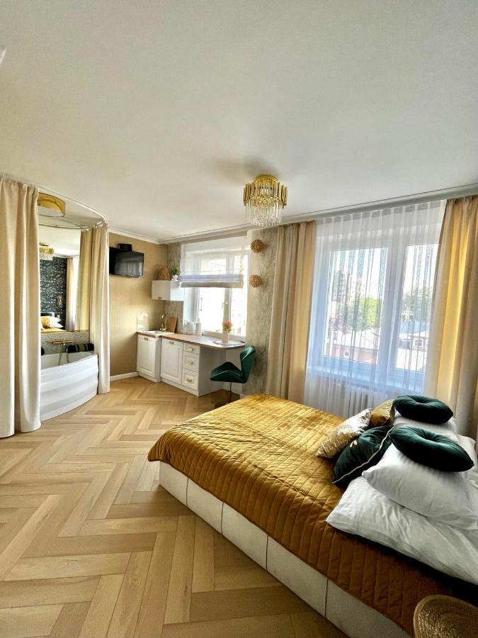 Gold Apartments Jacuzzi Room Czestochowa Exterior photo