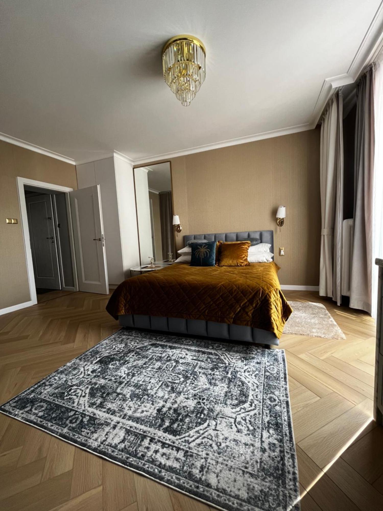 Gold Apartments Jacuzzi Room Czestochowa Exterior photo